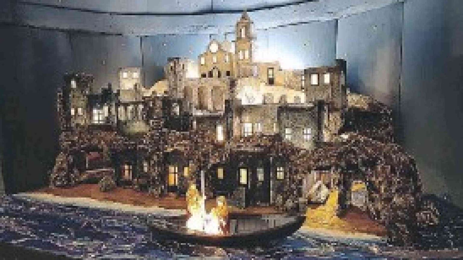 Arcore, il presepe con il barcone non piace alla Lega