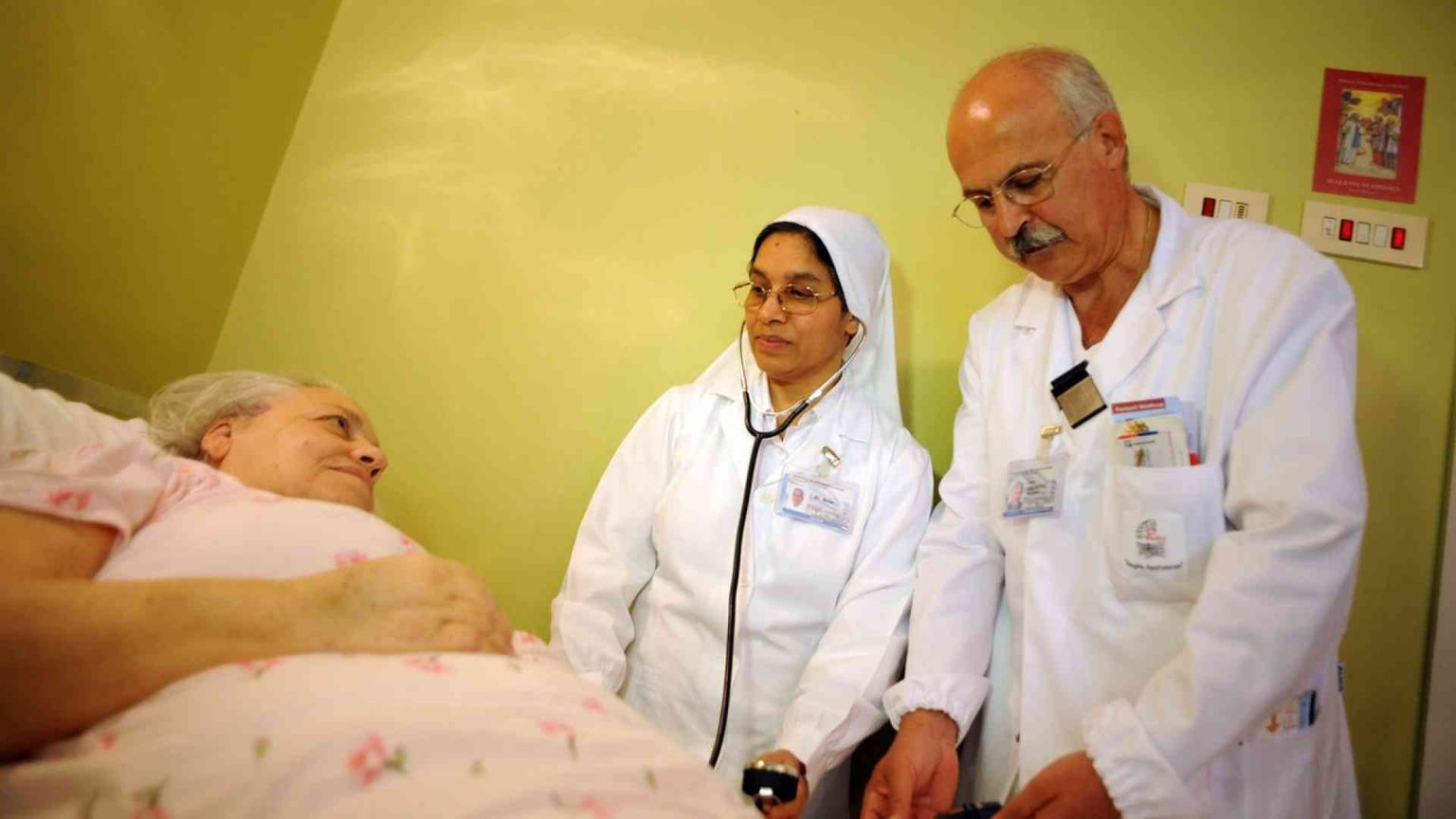 Obiezione al biotestamento: la deriva individualista e la risposta cristiana