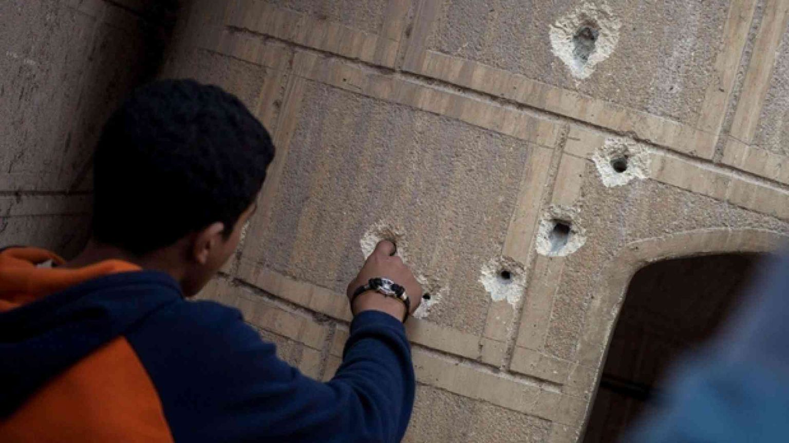 Cristiani copti nel mirino: attentato a una chiesa e un negozio