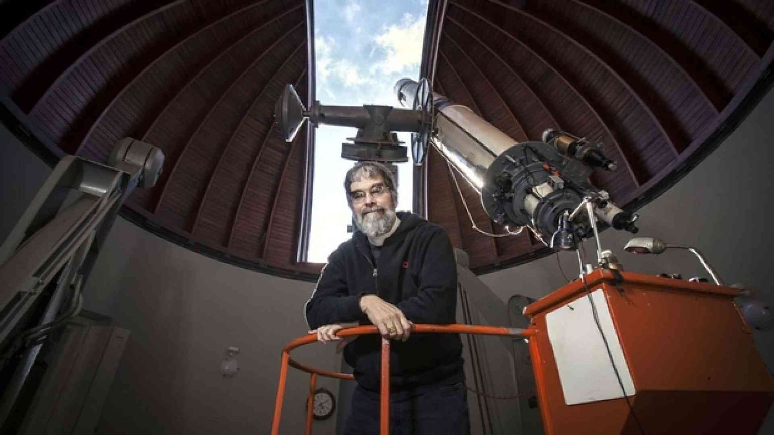 «C'è vita nell'universo?». Parla Consolmagno, l'astronomo del Vaticano