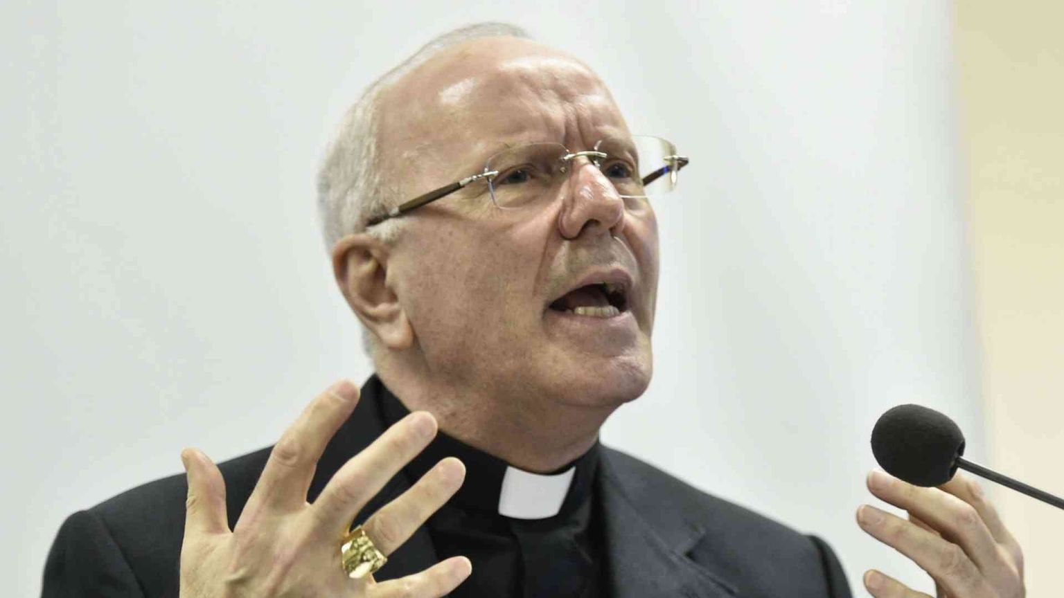 Galantino (Cei): l'immigrazione non sia ridotta a merce elettorale