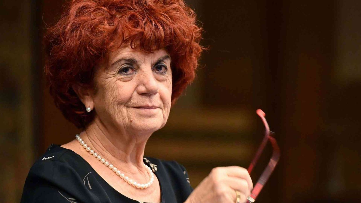 Smartphone in classe, sì o no? Interviene la ministra Fedeli