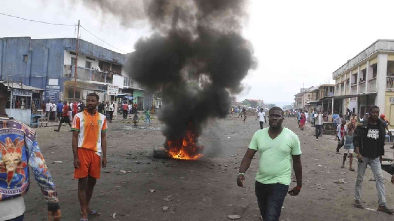 Spari fuori dalla cattedrale di Kinshasa dopo la Messa del cardinale Monsengwo