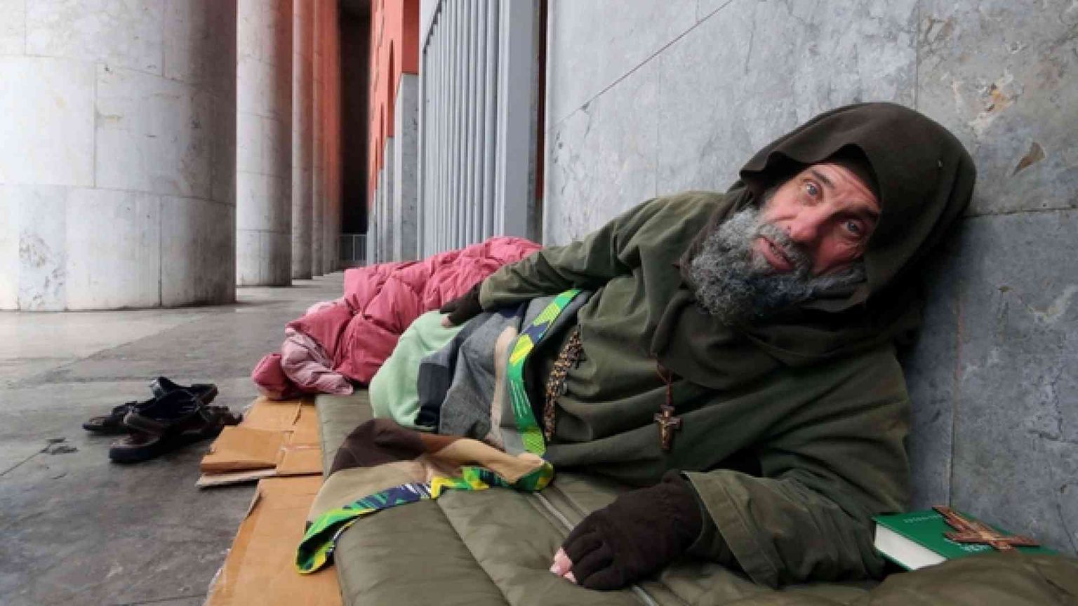 Fratel Biagio in strada: «Come chi non ha nulla»