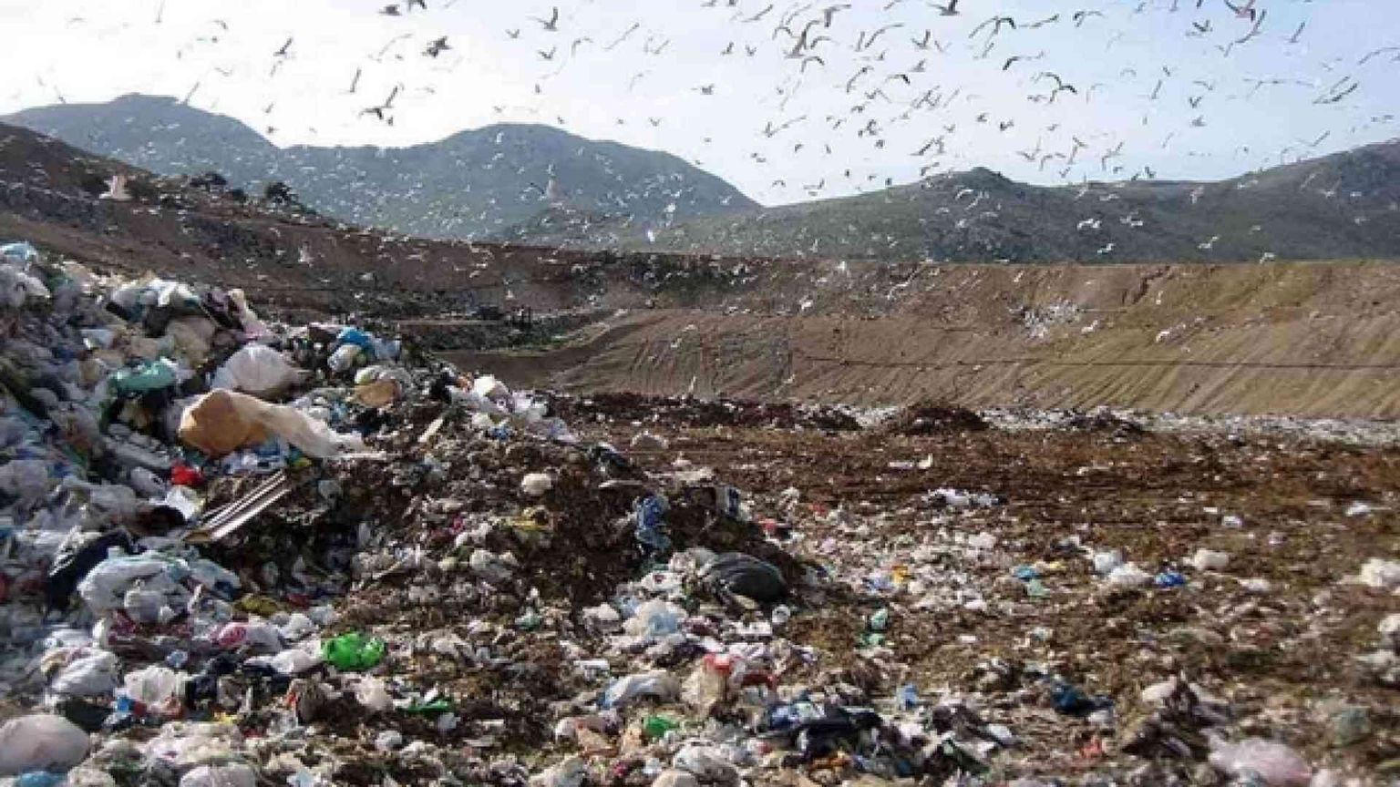 «Con me a Roma non c'era problema rifiuti». Magistratura e Ue dicono il contrario