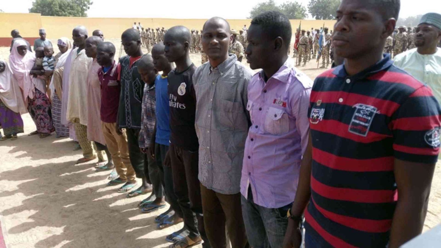 Due ragazze kamikaze fanno strage al mercato, rapiti americani e canadesi