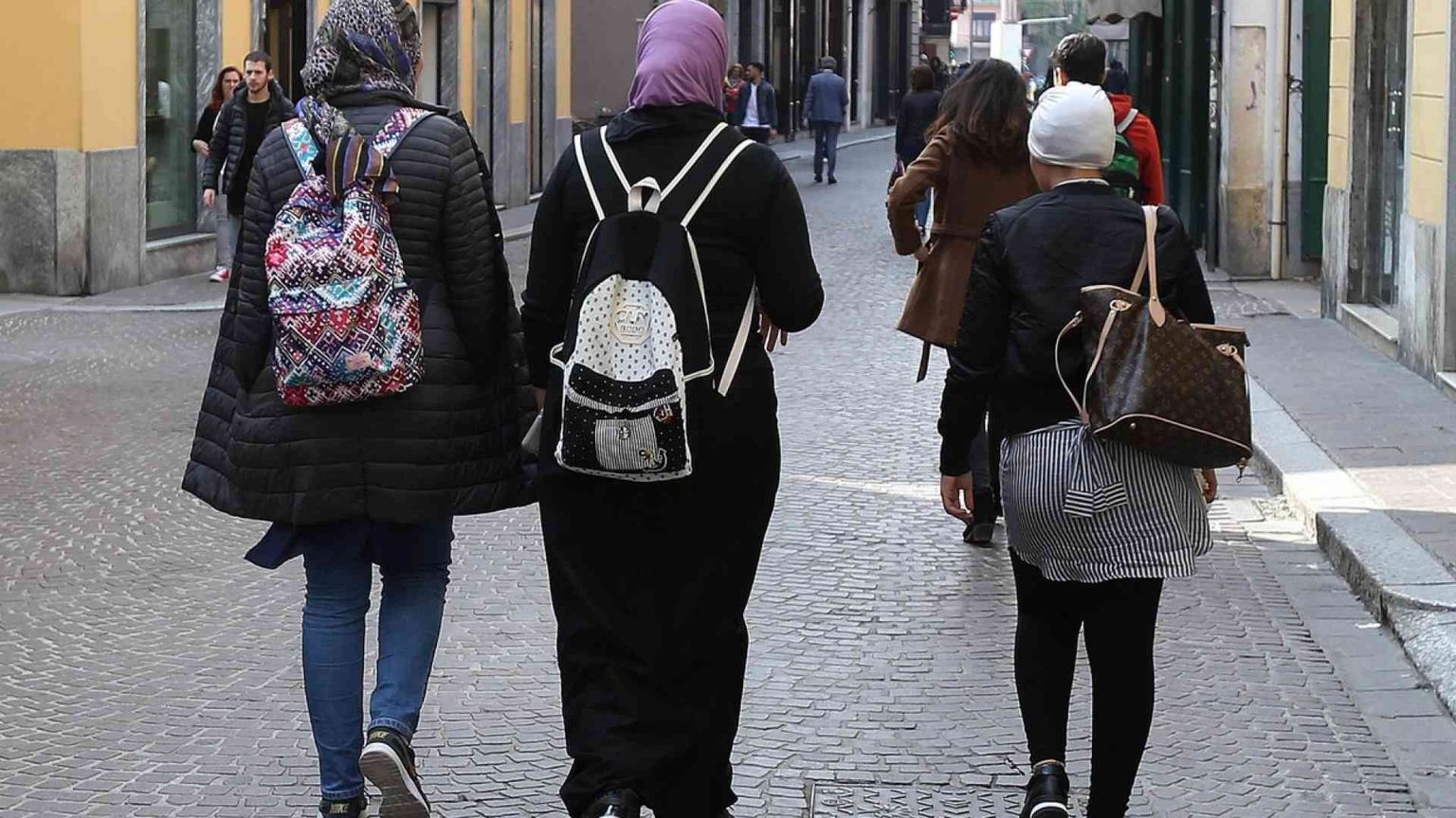 L'avvocata ha il velo. Il giudice choc: «Fuori dall'aula»