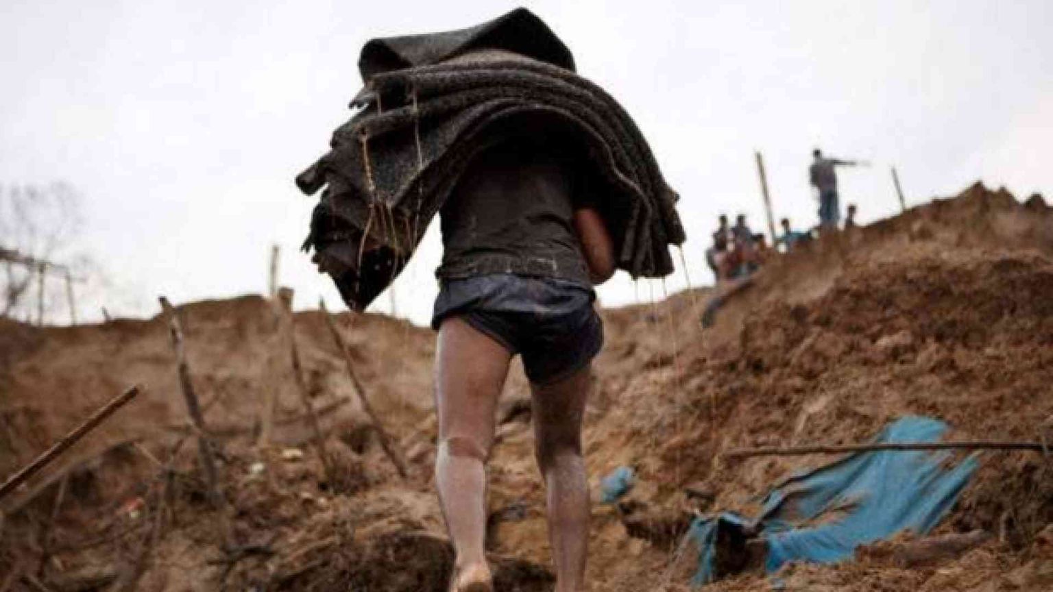 Nella terra visitata dal Papa, tra minatori disperati e schiave del sesso