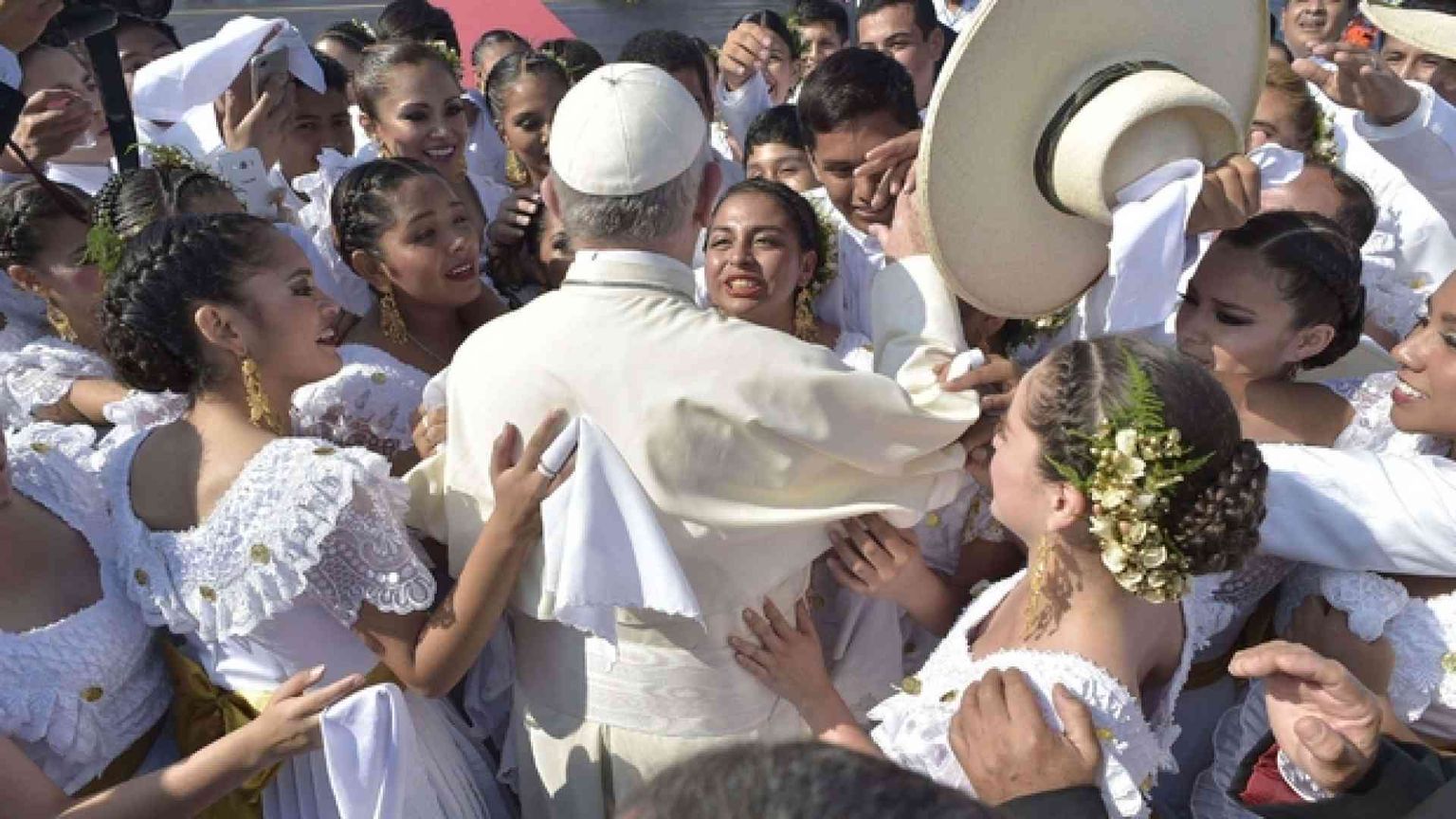 Papa: basta femminicidi. Troppi abusi nel silenzio