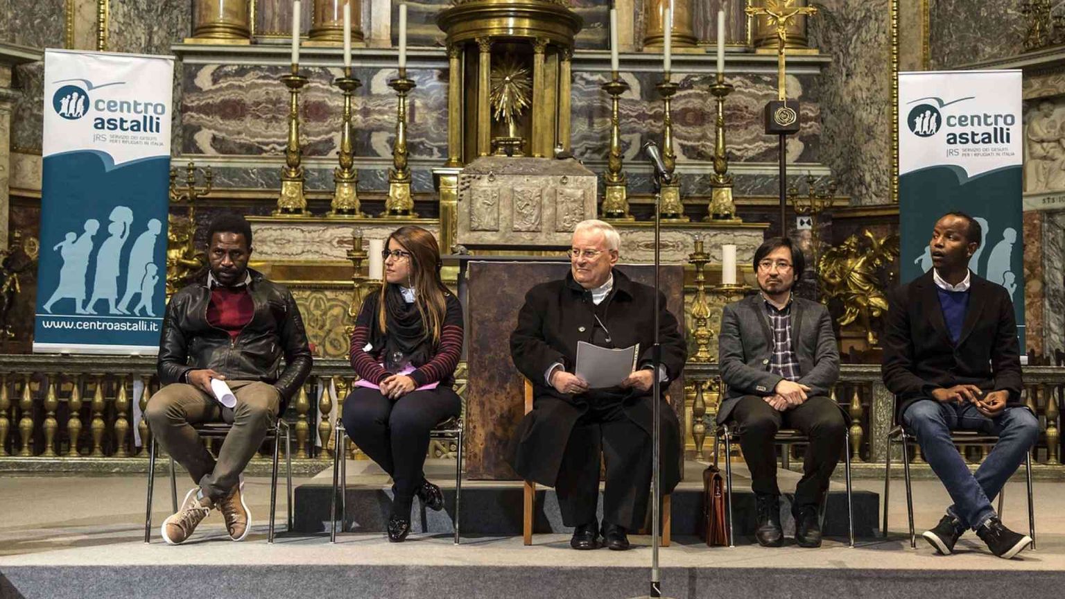 Il cardinale Bassetti al centro Astalli: Dio rende giustizia al forestiero