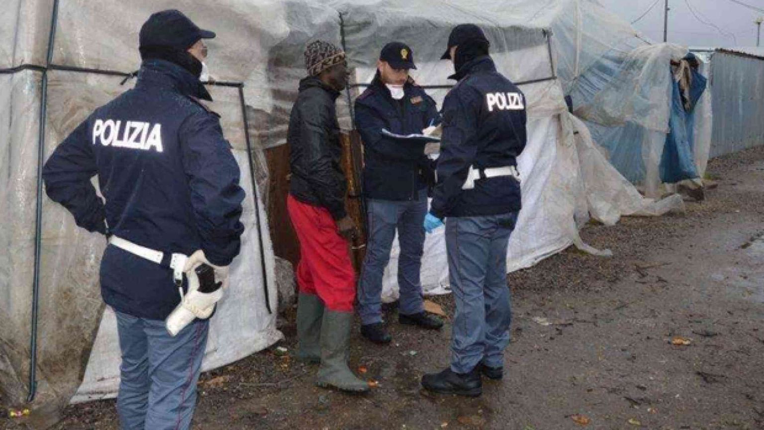 Rosarno scoppia, l'inferno nella maxi favela