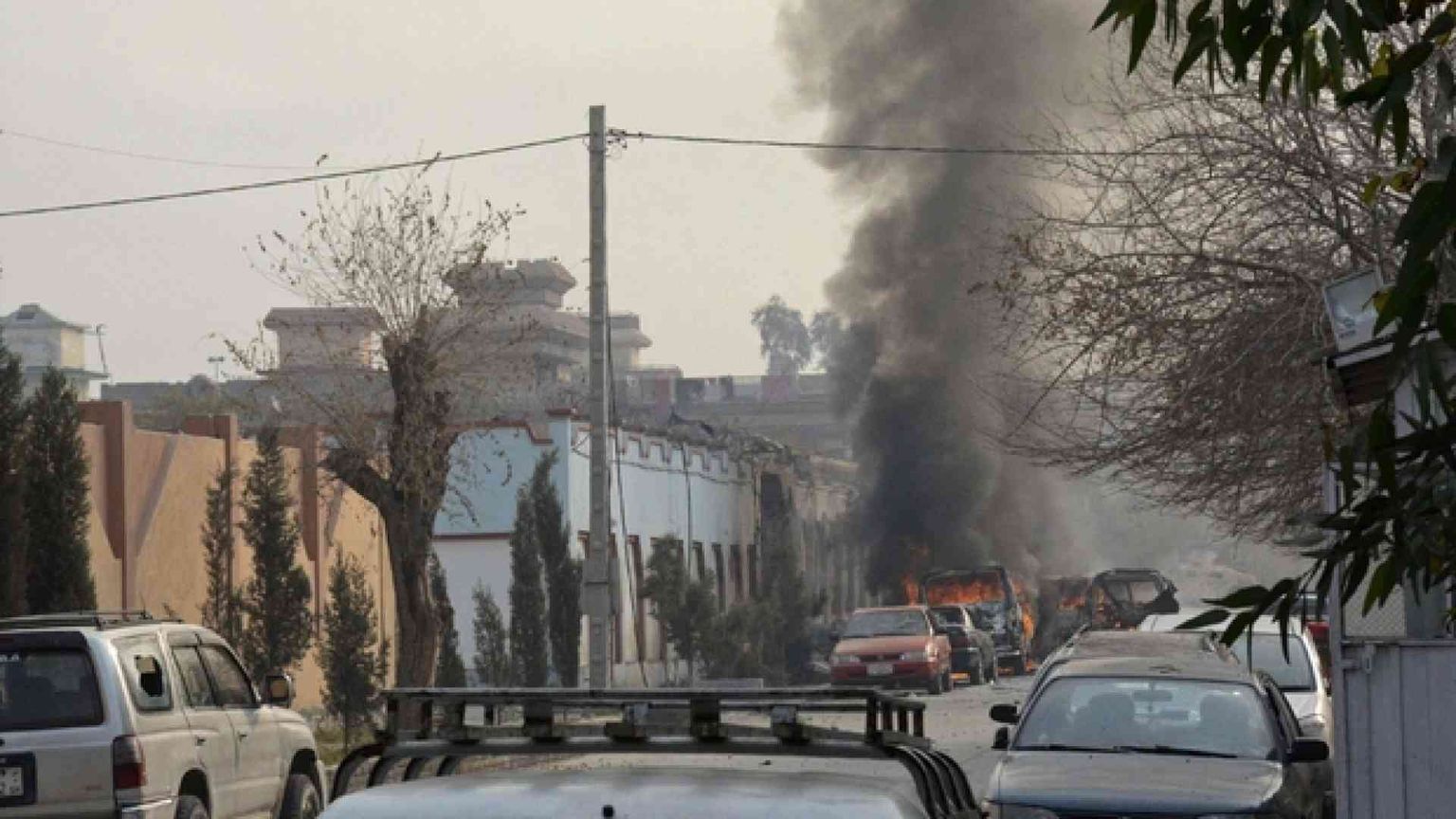 Kamikaze taleban colpisce nel cuore di Kabul: 103 morti e 235 feriti