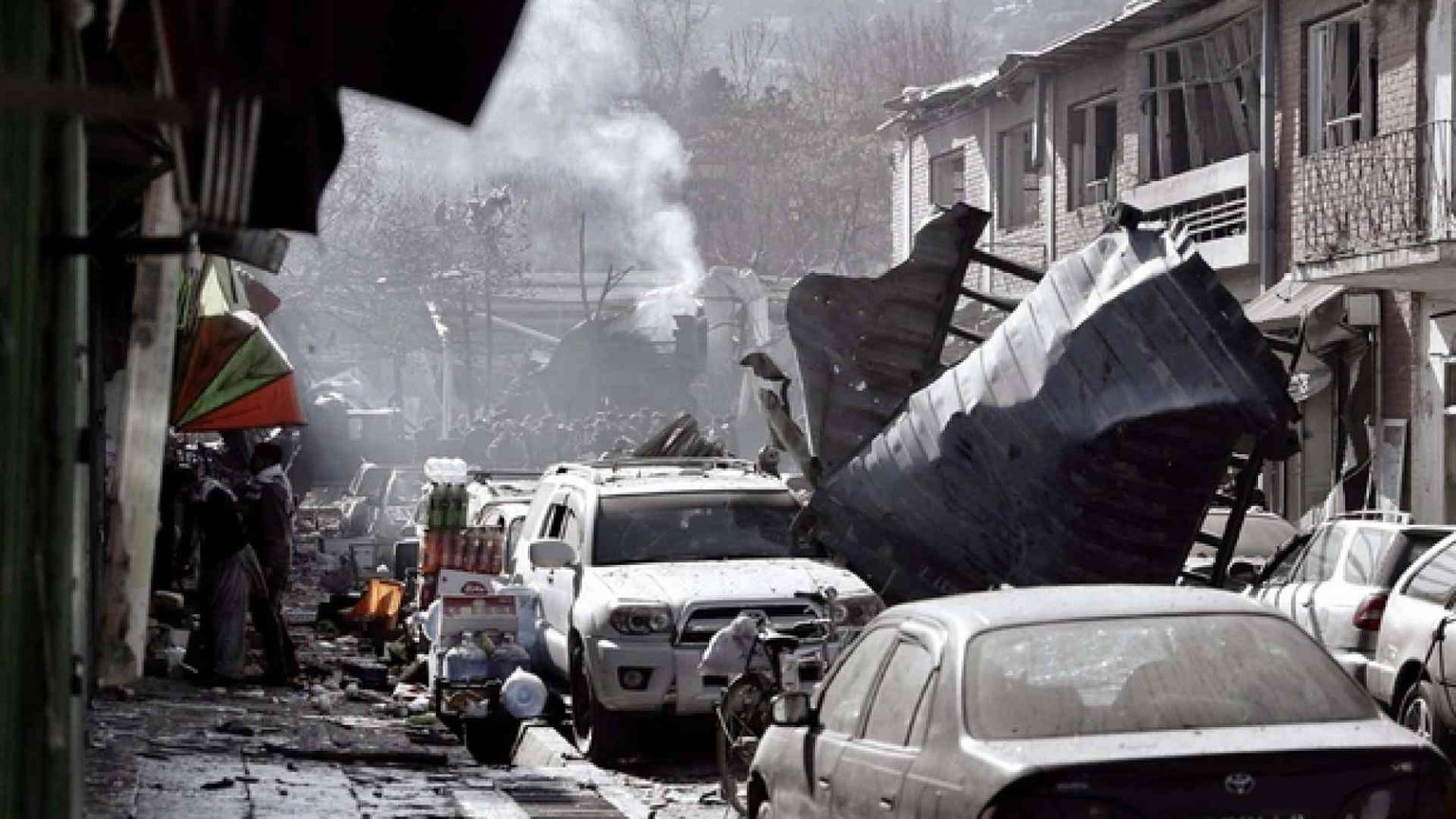 La caduta dei taleban, l'infiltrazione jihadista e la gara con al-Qaeda