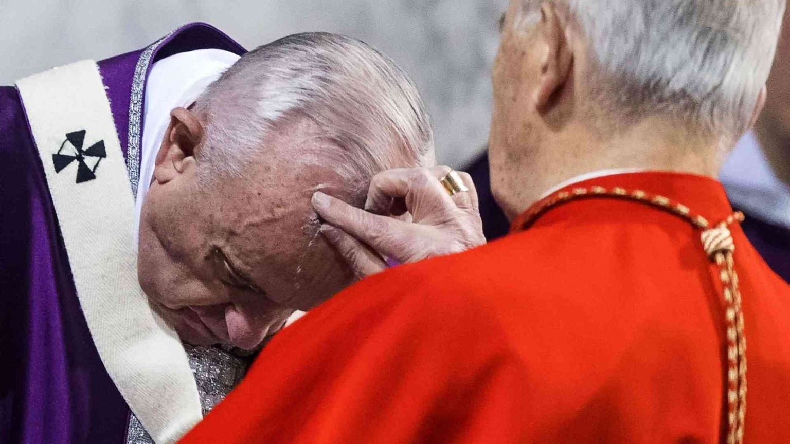 Il Papa: sfiducia, apatia, rassegnazione, i tre demoni che tentano i credenti