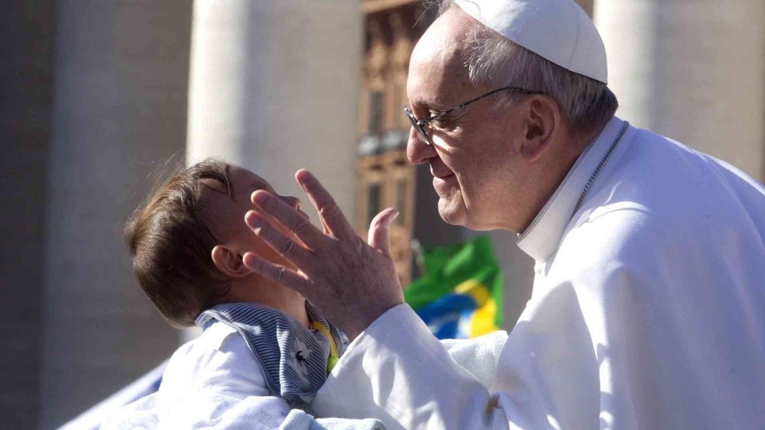 «Perché mia mamma mi ha abbandonato?». Il Papa: piango per te