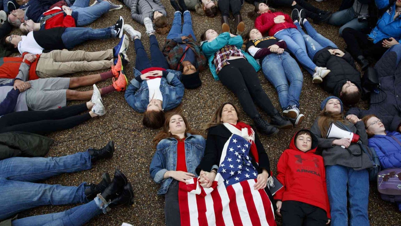 Lo sciopero degli studenti contro le armi. E Trump apre a una legge bipartisan
