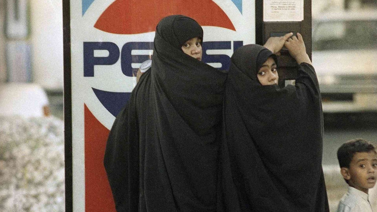 Colf straniere come schiave: in vendita su Twitter