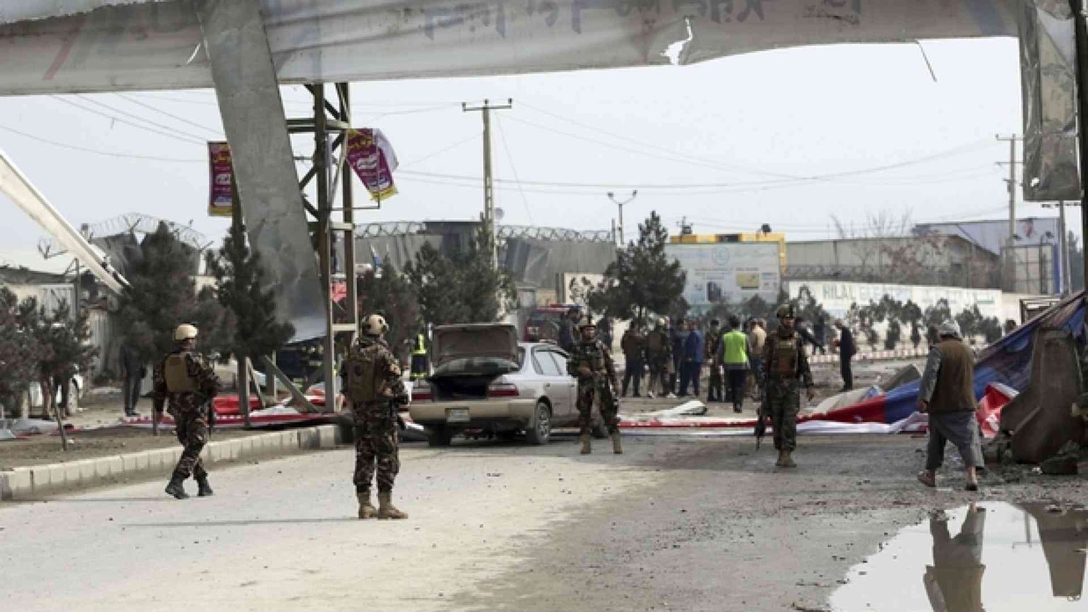 Kamikaze a Kabul contro convoglio degli stranieri: un morto