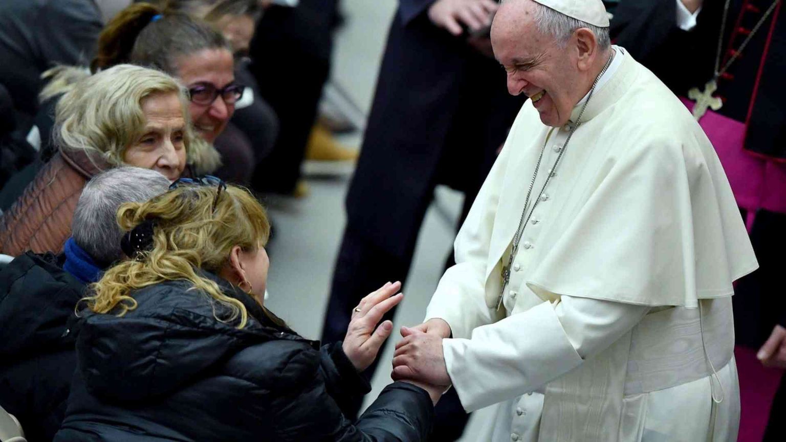 Papa Francesco: «Quell'infermiera italiana che mi ha salvato la vita»