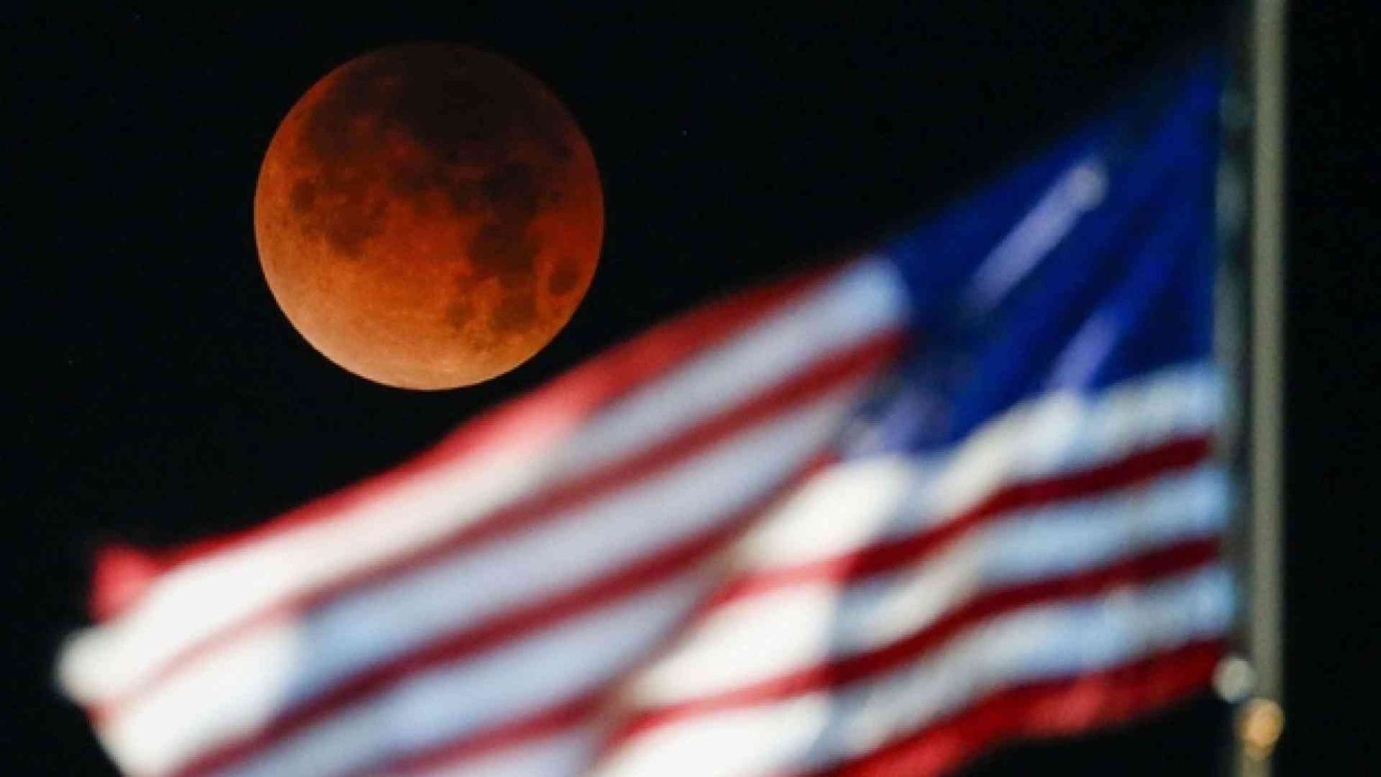 Ora Trump chiede la Luna