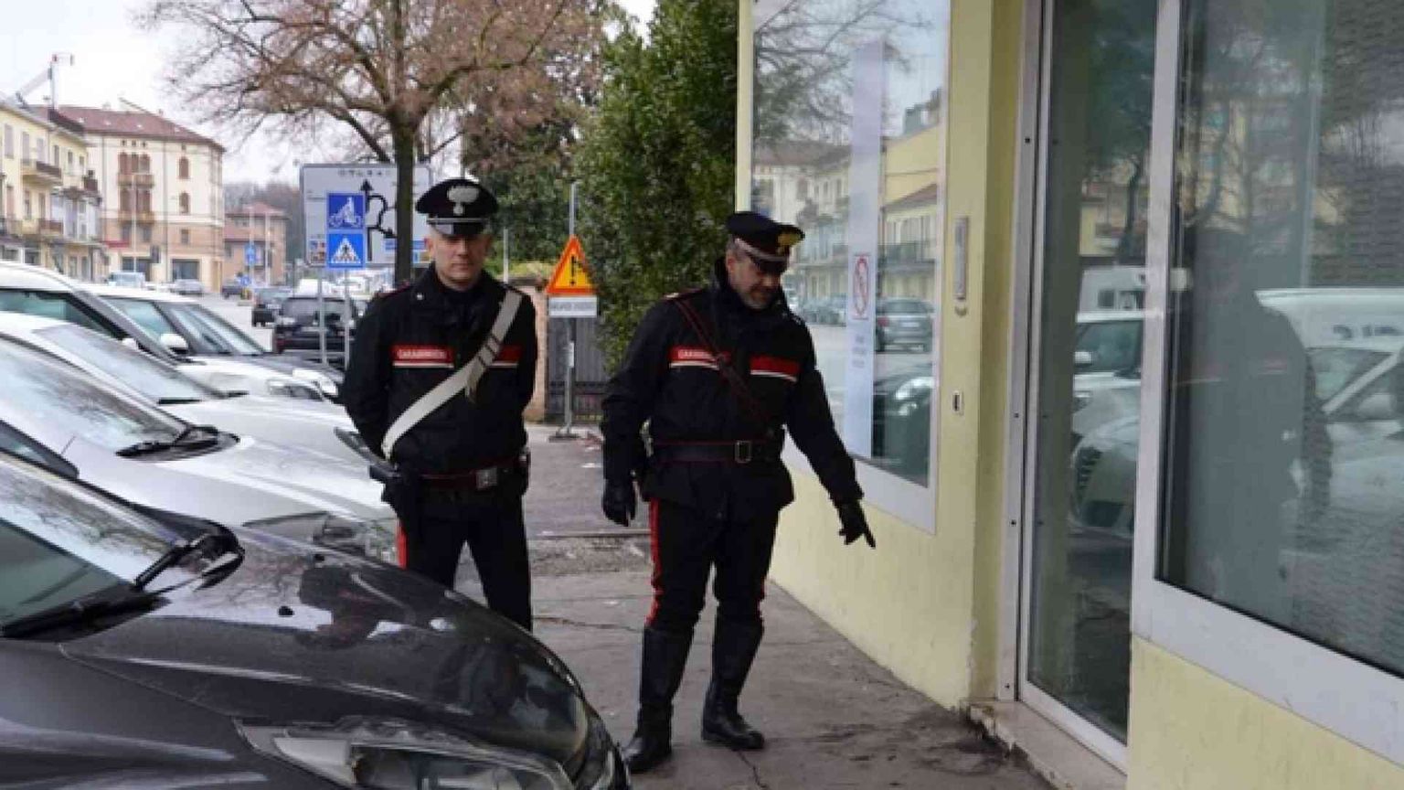 Incendio porta moschea, individuato il piromane