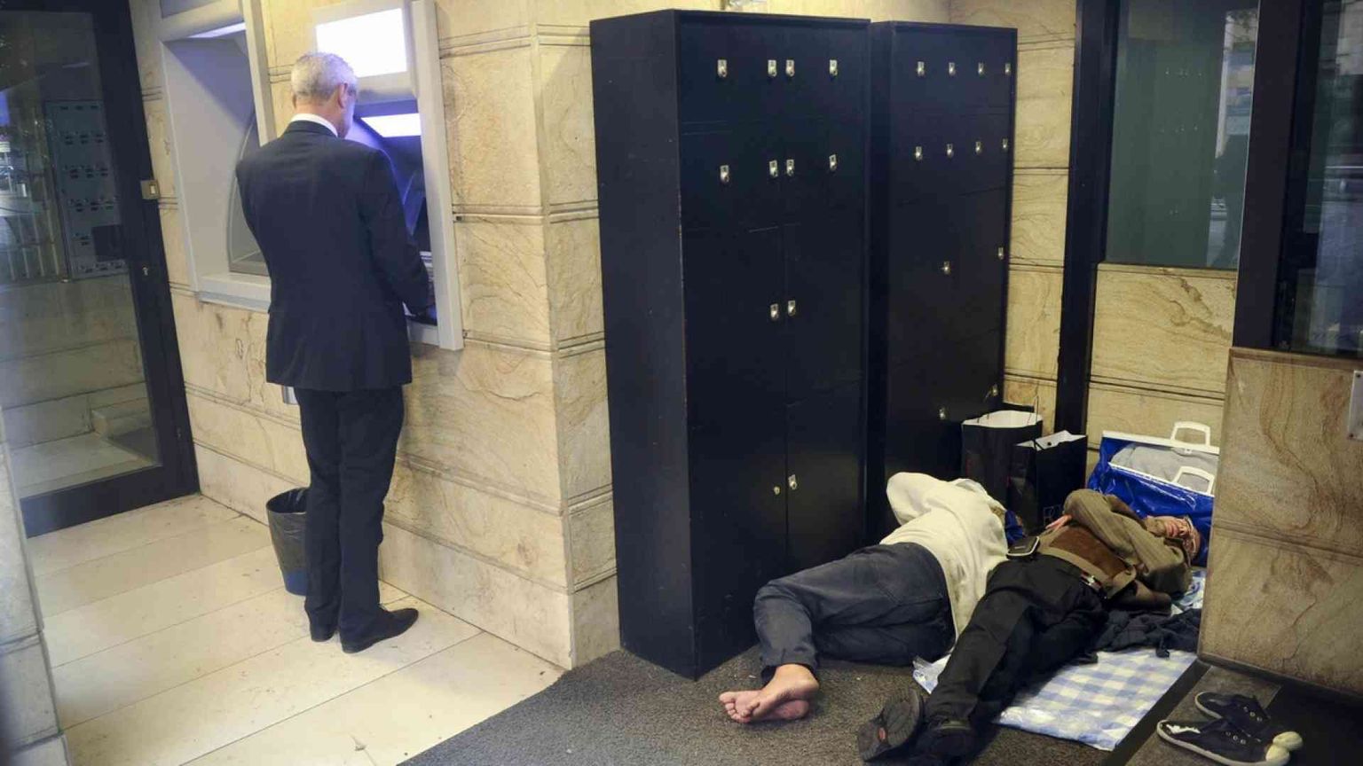 Bankitalia: crescono le diseguaglianze. Uno su 4 a rischio povertà