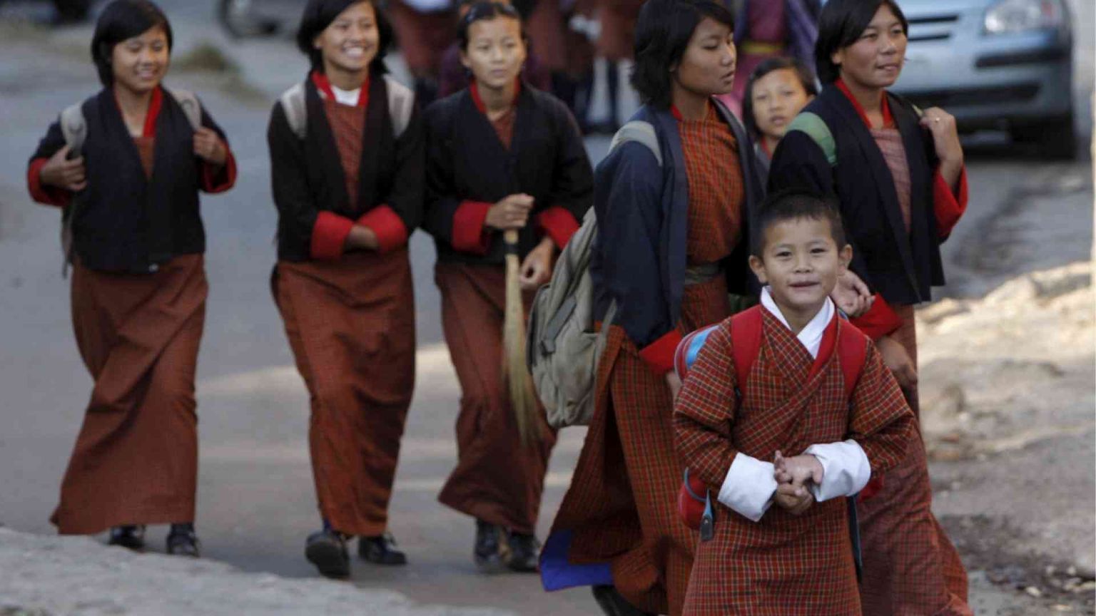La piccola felicità del Bhutan, un medioevo con il cellulare