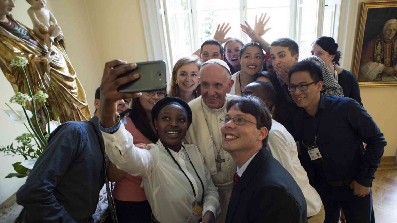 Papa Francesco: «Dio è social, giovane e ama le novità»