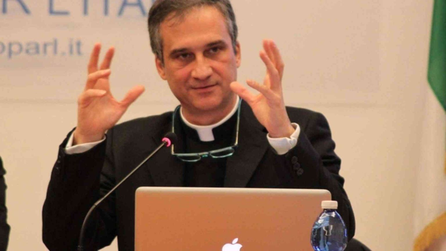 Viganò lascia. Il Papa: accetto con fatica le dimissioni