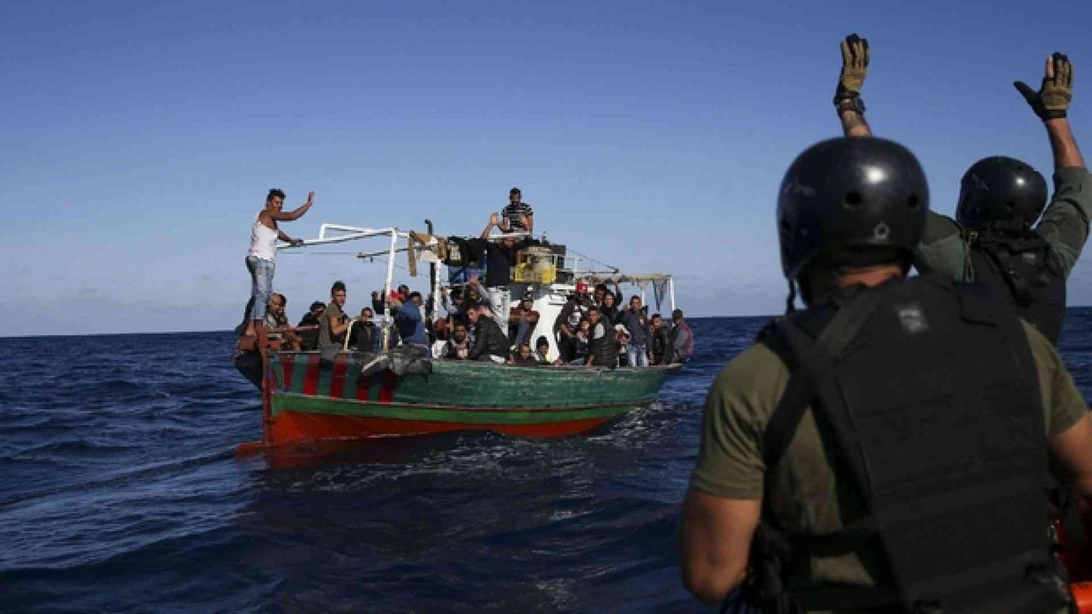 Fermati in mare e respinti: crimine contro l'umanità