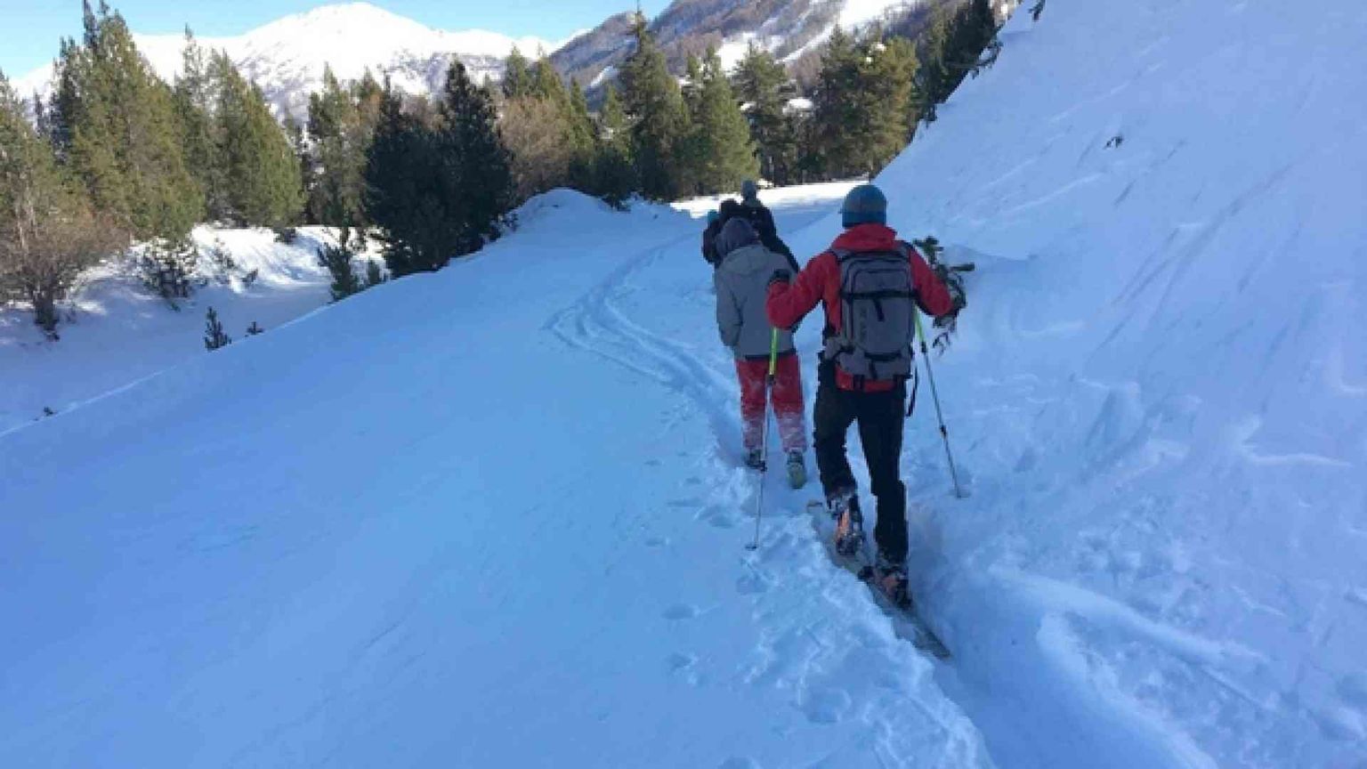 Incinta malata respinta alla frontiera francese e morta, il bimbo ce la farà