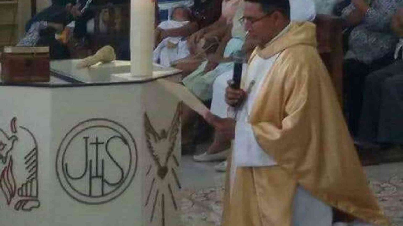 Trucidato un sacerdote il Giovedì Santo