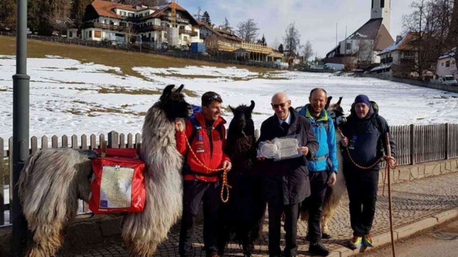 A piedi e con il passo dei lama il viaggio degli «altri magi»