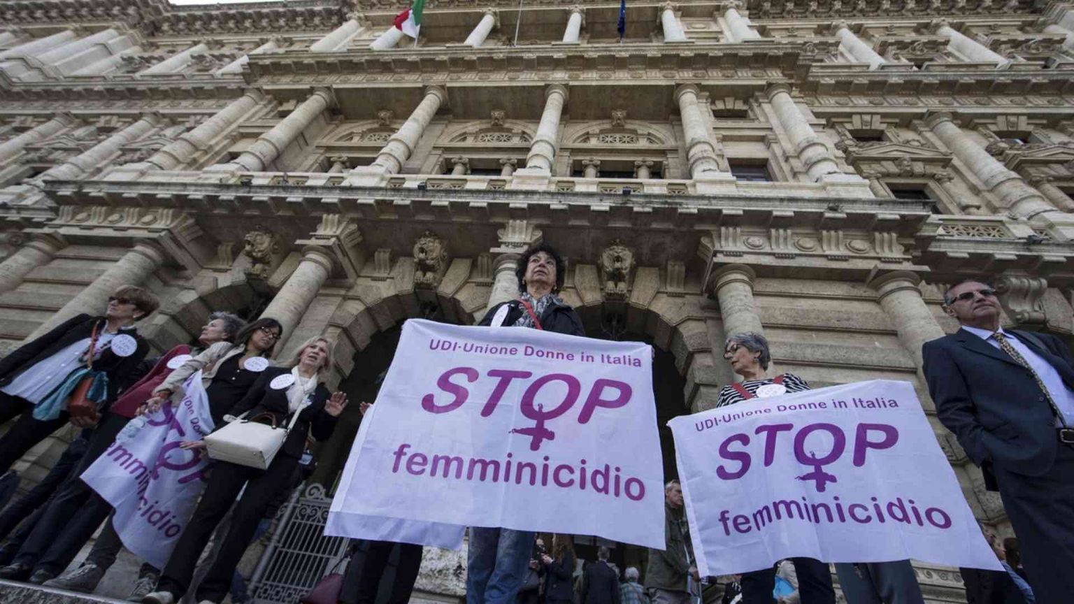 Violenza sulle donne. Operazione verità sui fondi ai cattolici