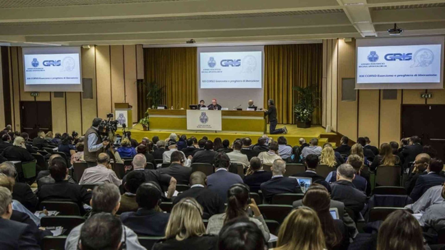 La scuola degli esorcisti: «Così combattiamo il Maligno»