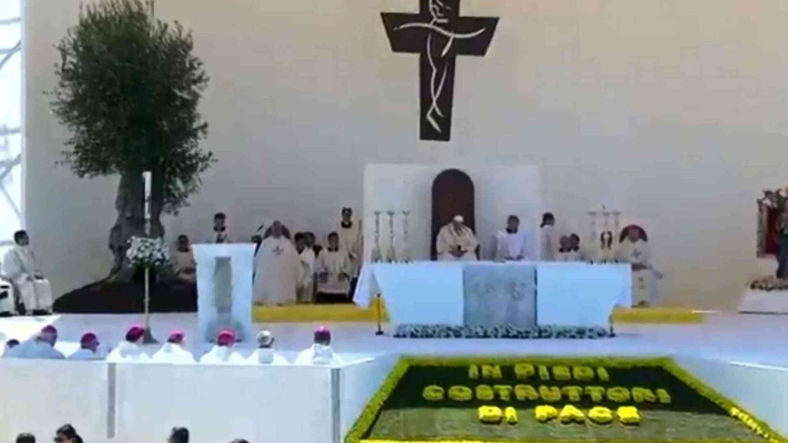 Il Papa a Molfetta: chiamati a essere sempre costruttori di pace