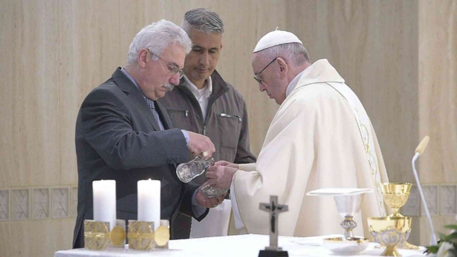 Papa Francesco: senza amore e servizio la Chiesa non va avanti