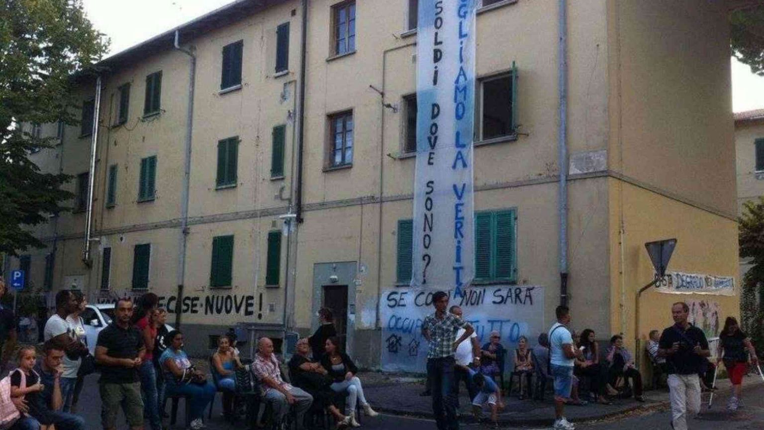 Case popolari agli italiani, si dividono i sindaci Pd