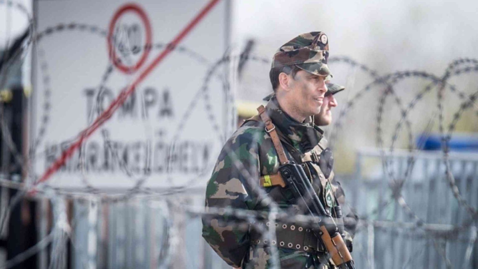 «Fermate i profughi» (con l'uso della forza)