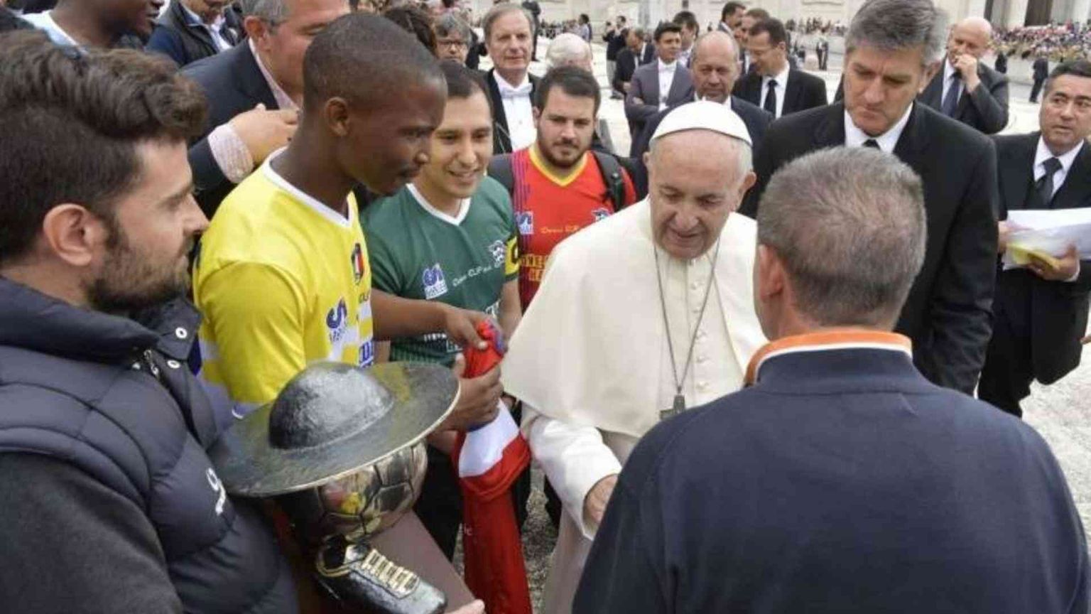 Papa Francesco ha incontrato i calciatori della Clericus Cup