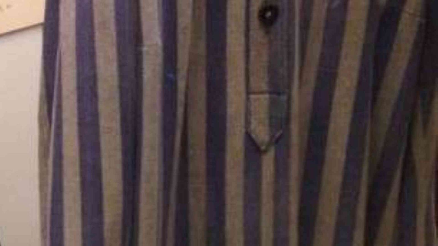 Divise dei deportati e il mercato choc della Shoah