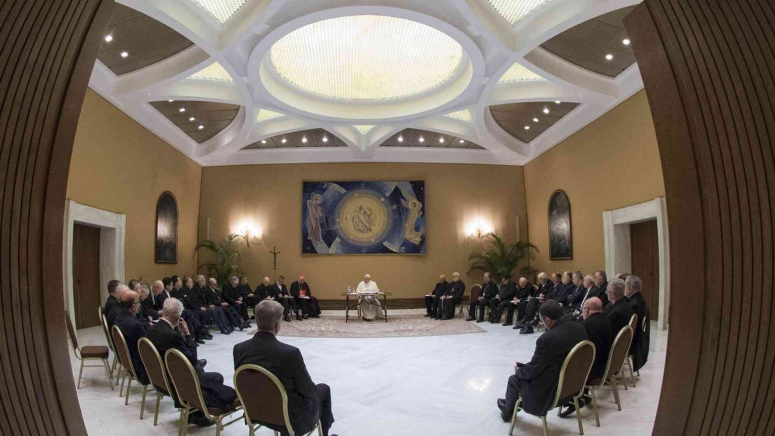 Il Papa celebra la Messa con i preti cileni vittime di abusi