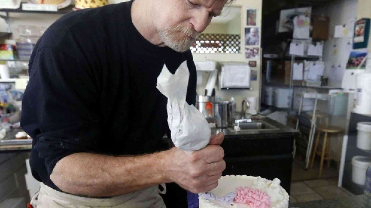 Negò torta di nozze a coppia gay, pasticciere «assolto» da Corte suprema