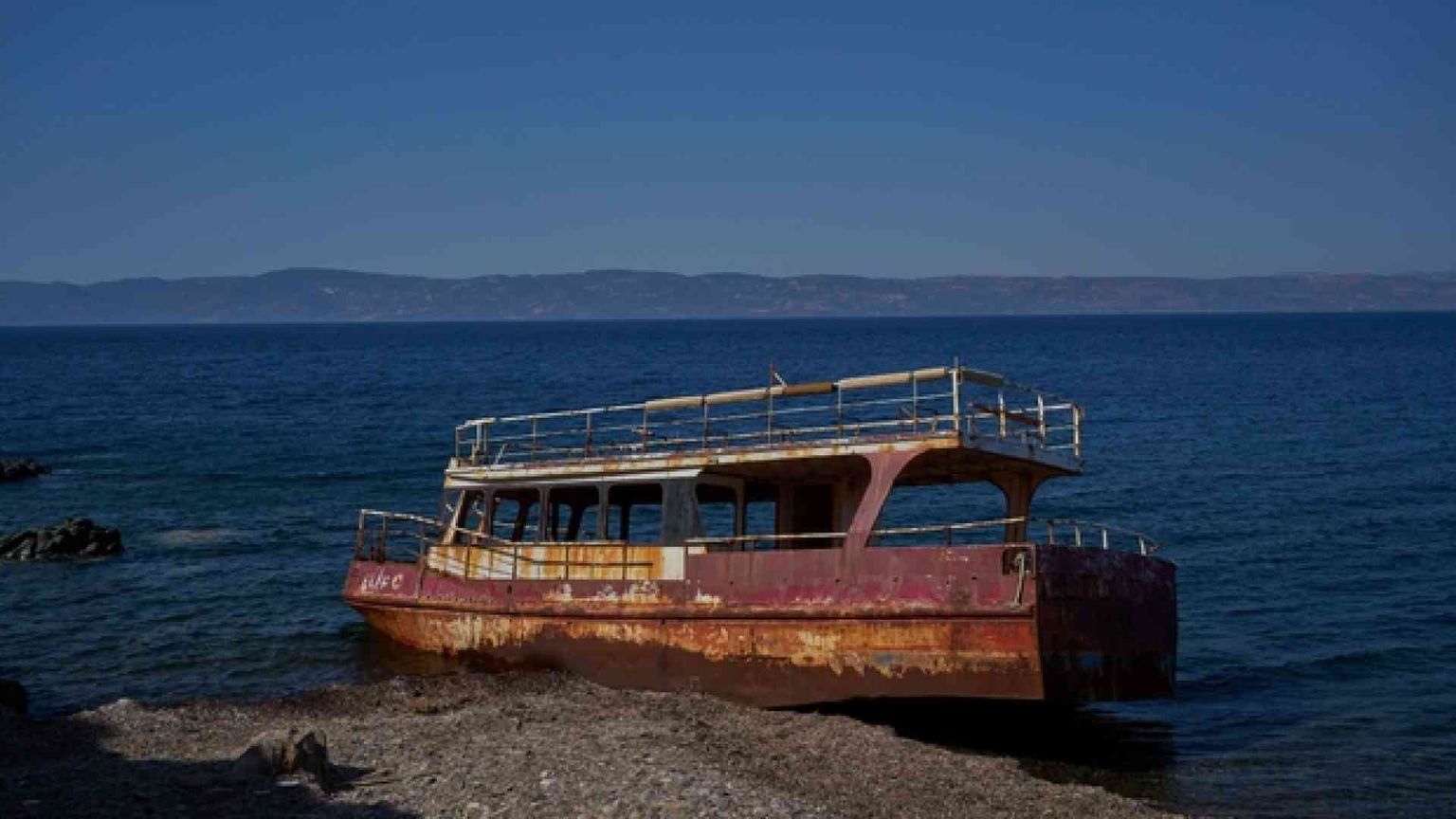 Oltre i muri e i conflitti, speranze di rinascita sull'isola di Lesbo