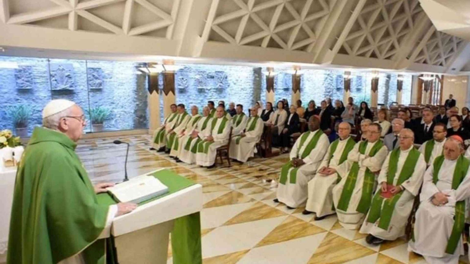 Il Papa: l’insulto uccide il futuro, passa dall' invidia all' amicizia