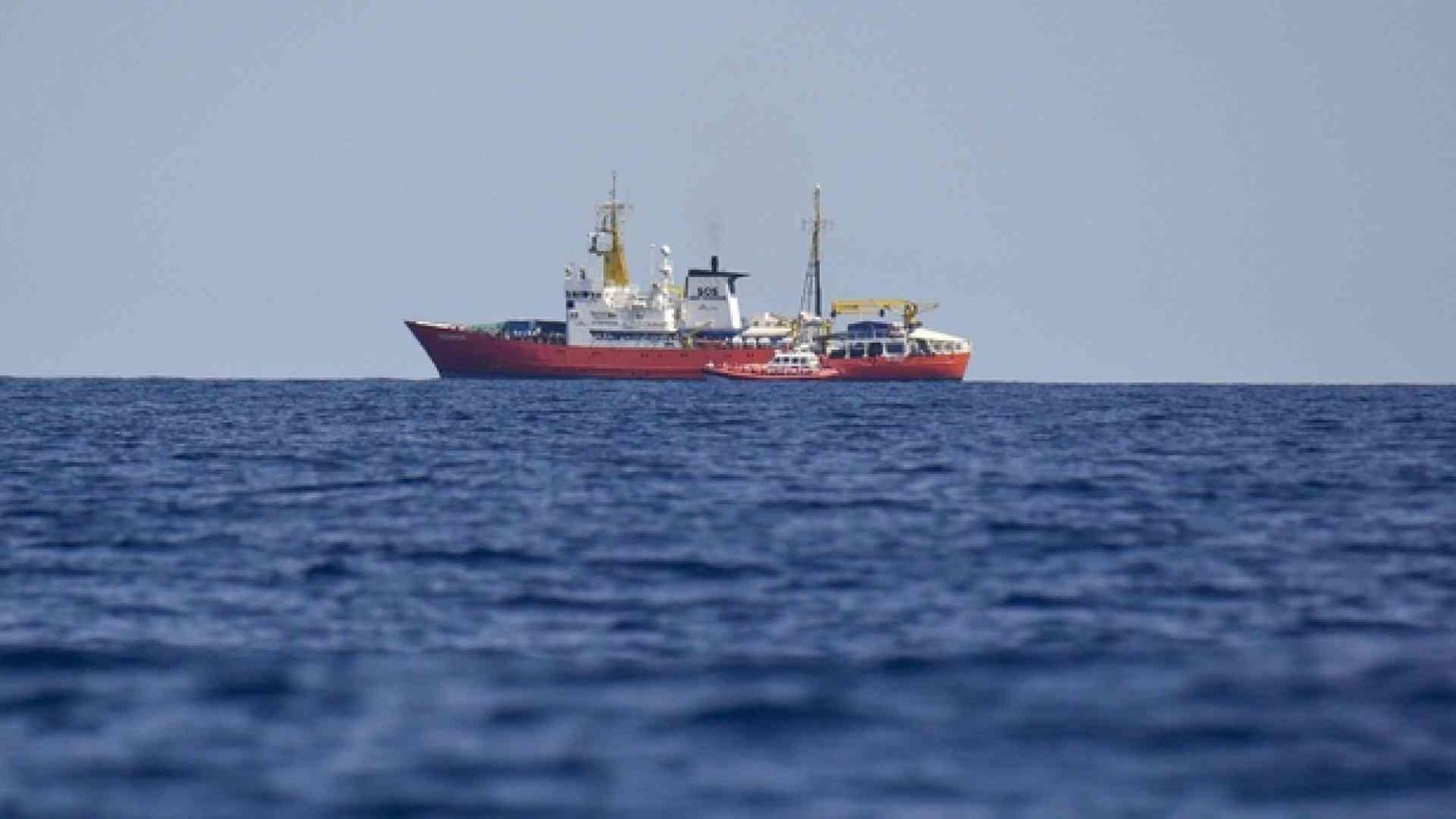 Marina Usa smentisce: mai gettati cadaveri in mare