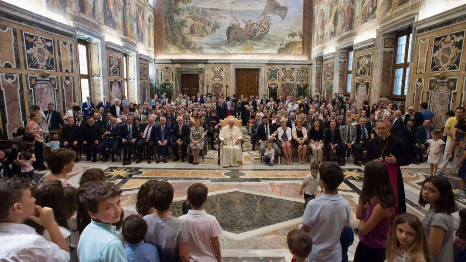 Il Papa: la famiglia è solo quella tra uomo e donna