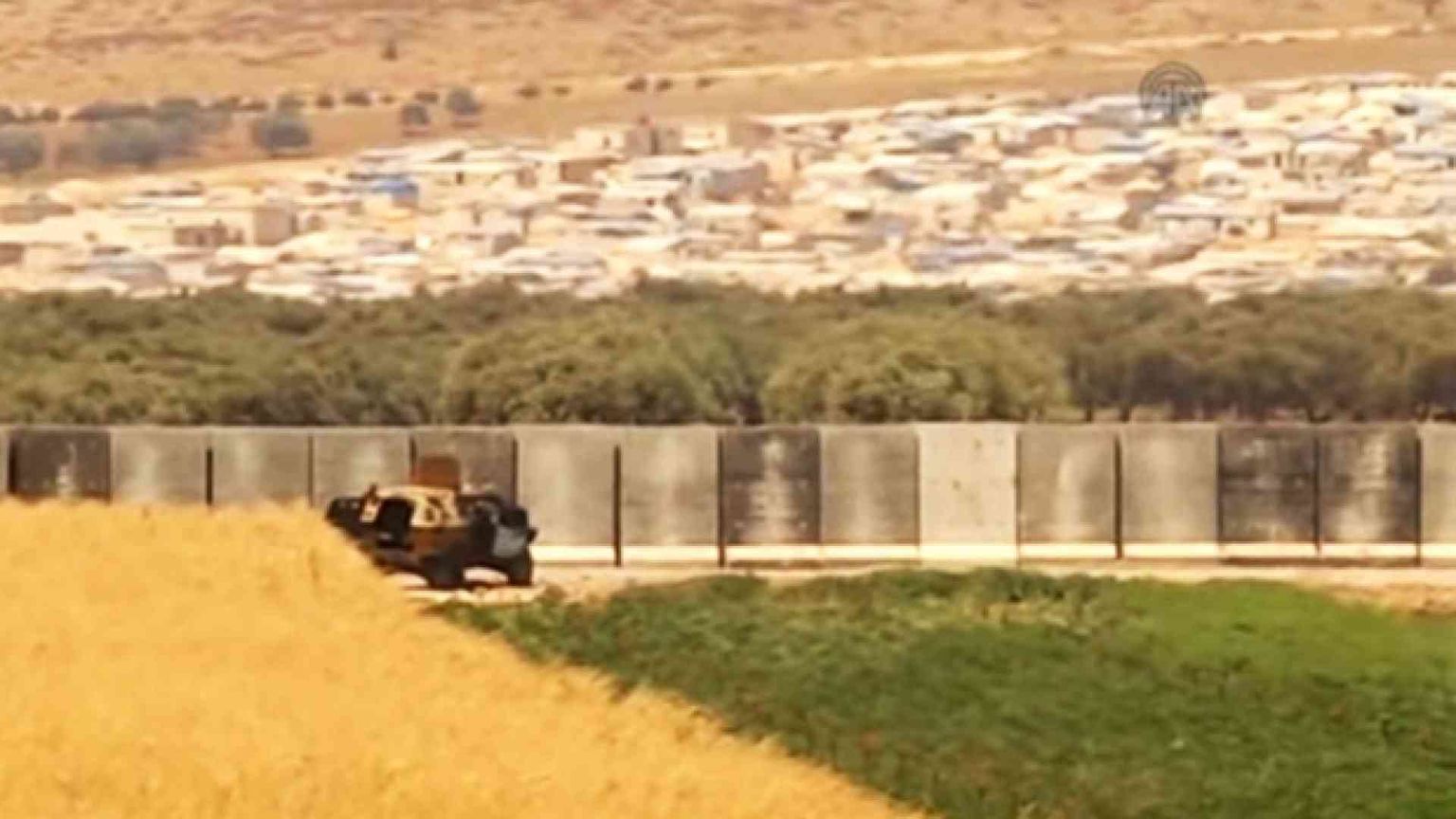 Il muro di Erdogan per isolare i siriani e i curdi