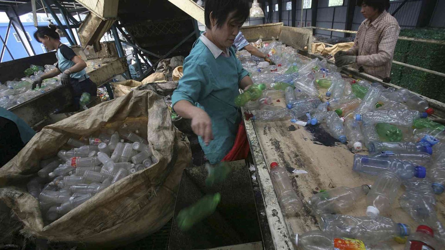 Rifiuti, la Cina mette in ginocchio il mondo