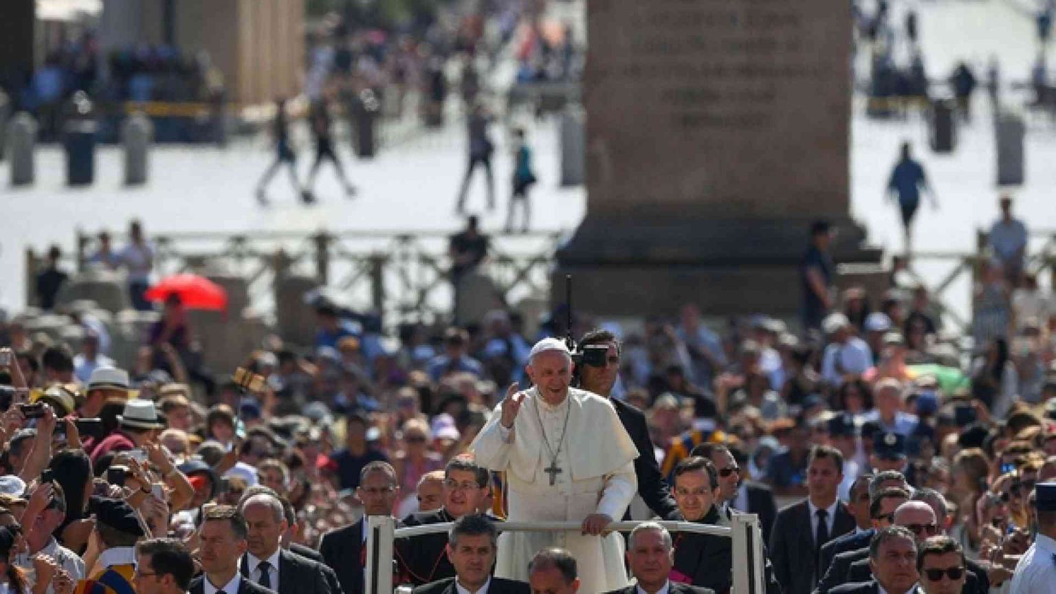 Il Papa: il mondo ha bisogno di cura, non di legalismo